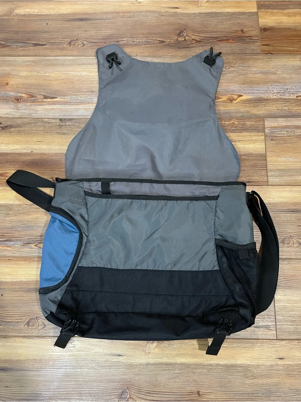Victorinox Swiss Army Messenger Bag Blue Canvas School Office Commute Backpack